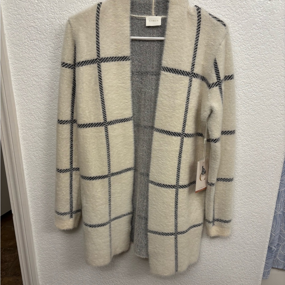 Women’s Cozy soft White and Gray Plaid Women's Sweater cardigan size XS BNWT